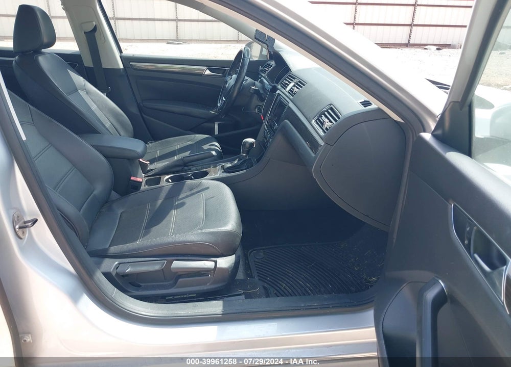 2016 VOLKSWAGEN PASSAT VIN: 1VWBT7A39GC059958