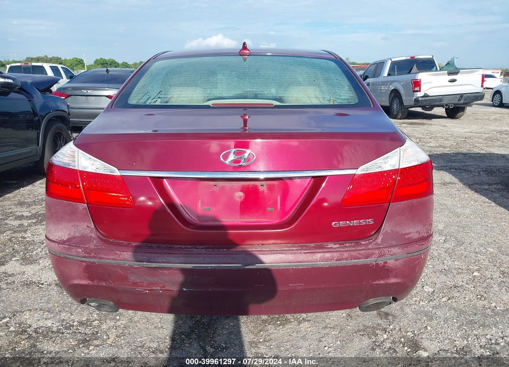2011 HYUNDAI GENESIS VIN: KMHGC4DE2BU132641