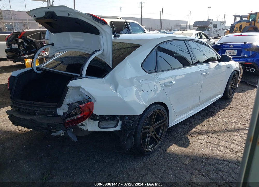 2018 VOLKSWAGEN PASSAT 2.0T R-LINE/2.0T S VIN: 1VWAA7A33JC001515