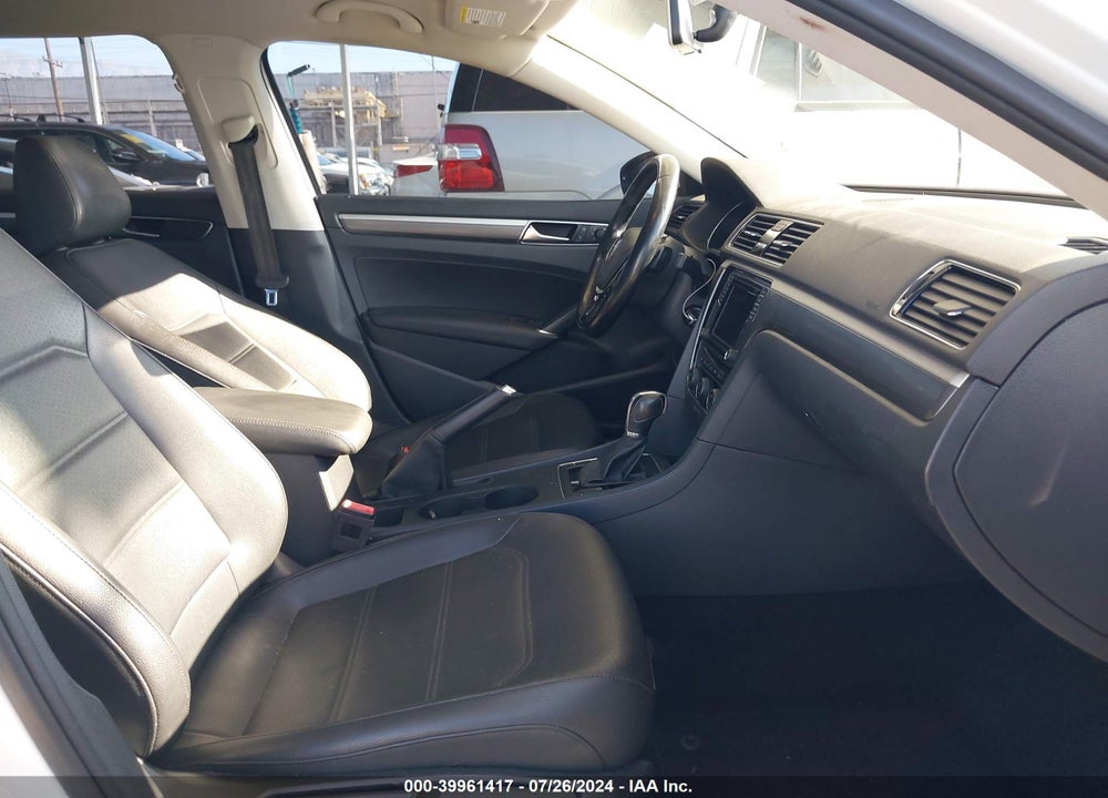 2018 VOLKSWAGEN PASSAT 2.0T R-LINE/2.0T S VIN: 1VWAA7A33JC001515