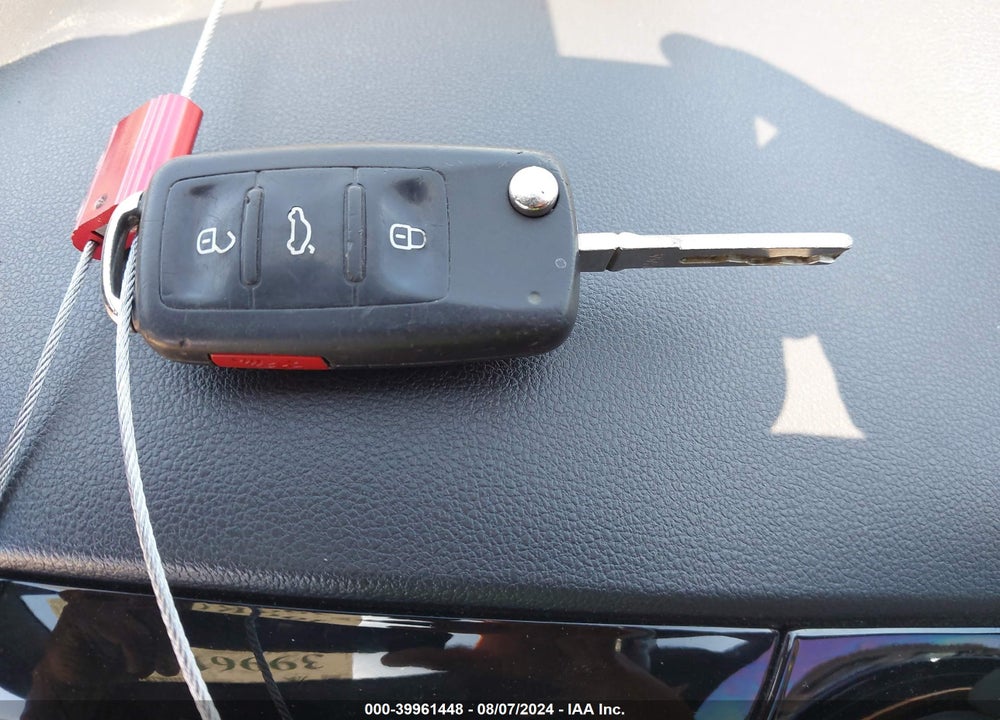 2015 VOLKSWAGEN BEETLE 1.8T CLASSIC VIN: 3VWF17AT0FM612016