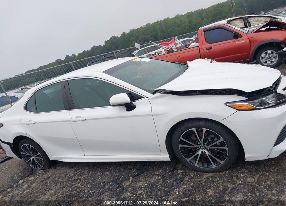2018 TOYOTA CAMRY SE VIN: 4T1B11HK2JU073622