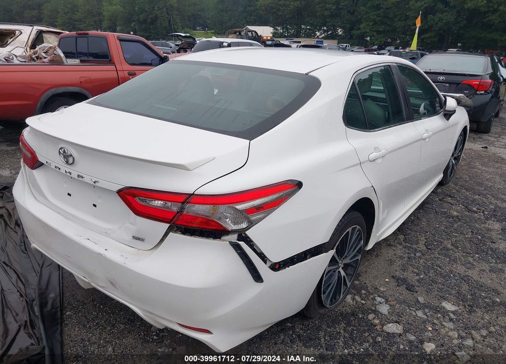 2018 TOYOTA CAMRY SE VIN: 4T1B11HK2JU073622