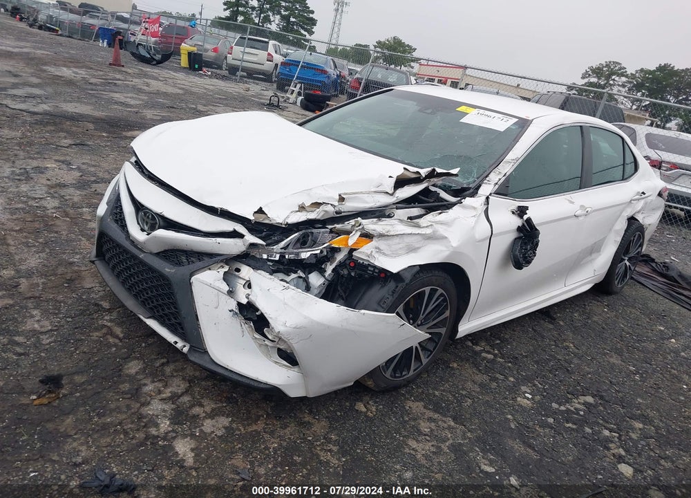 2018 TOYOTA CAMRY SE VIN: 4T1B11HK2JU073622
