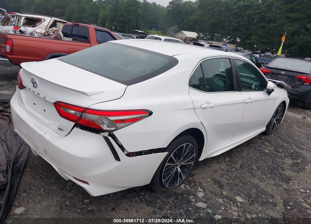 2018 TOYOTA CAMRY SE VIN: 4T1B11HK2JU073622