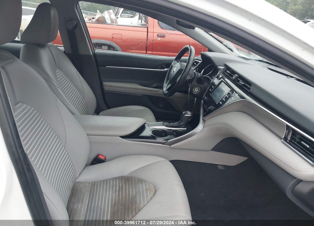2018 TOYOTA CAMRY SE VIN: 4T1B11HK2JU073622