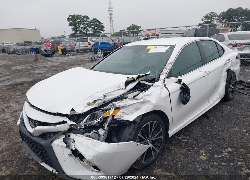 2018 TOYOTA CAMRY SE VIN: 4T1B11HK2JU073622