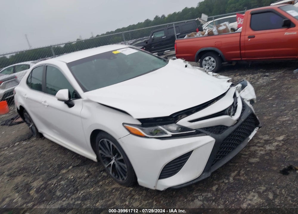 2018 TOYOTA CAMRY SE VIN: 4T1B11HK2JU073622