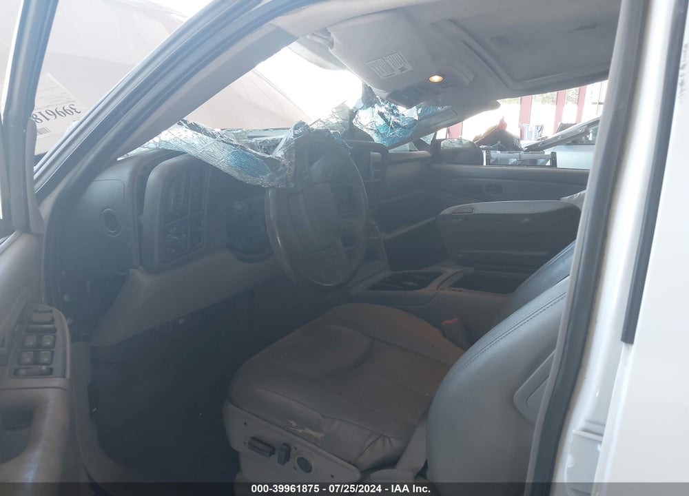 2004 CHEVROLET TAHOE LT VIN: 1GNEK13T64J238065