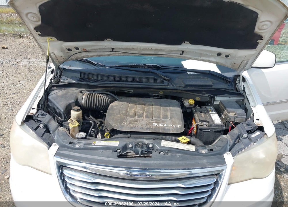 2011 CHRYSLER TOWN & COUNTRY TOURING VIN: 2A4RR5DG5BR702819