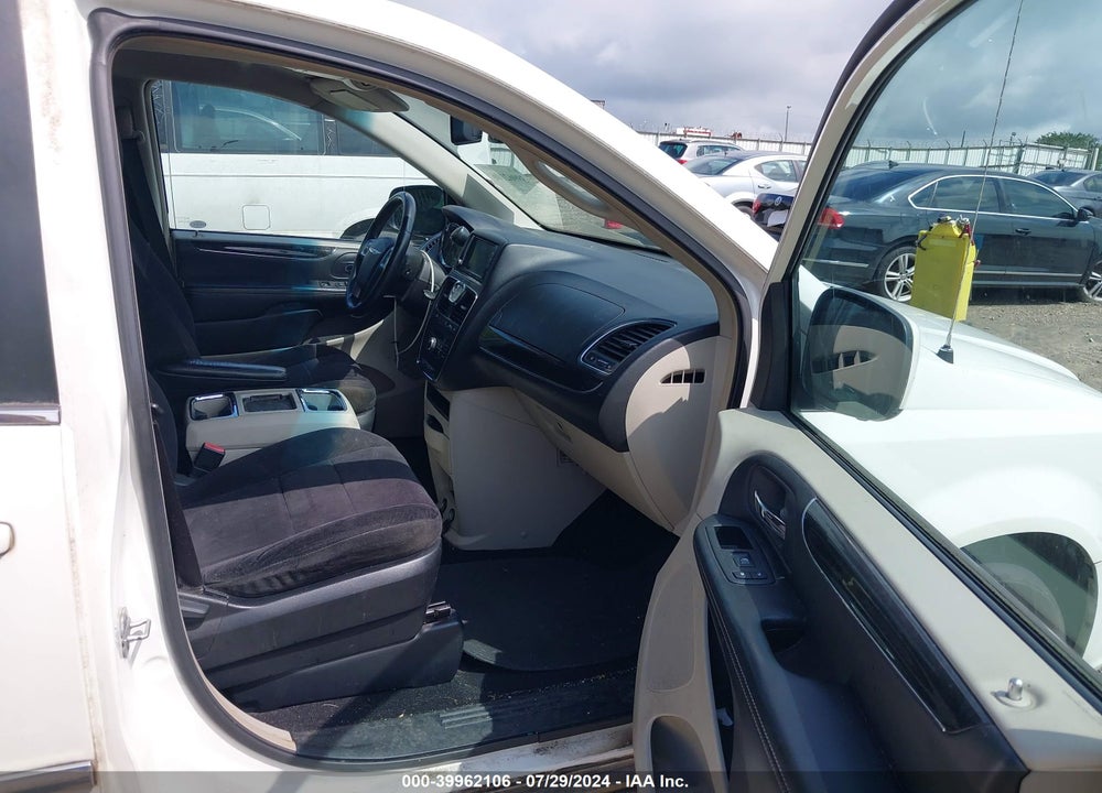 2011 CHRYSLER TOWN & COUNTRY TOURING VIN: 2A4RR5DG5BR702819