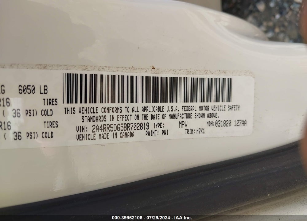2011 CHRYSLER TOWN & COUNTRY TOURING VIN: 2A4RR5DG5BR702819