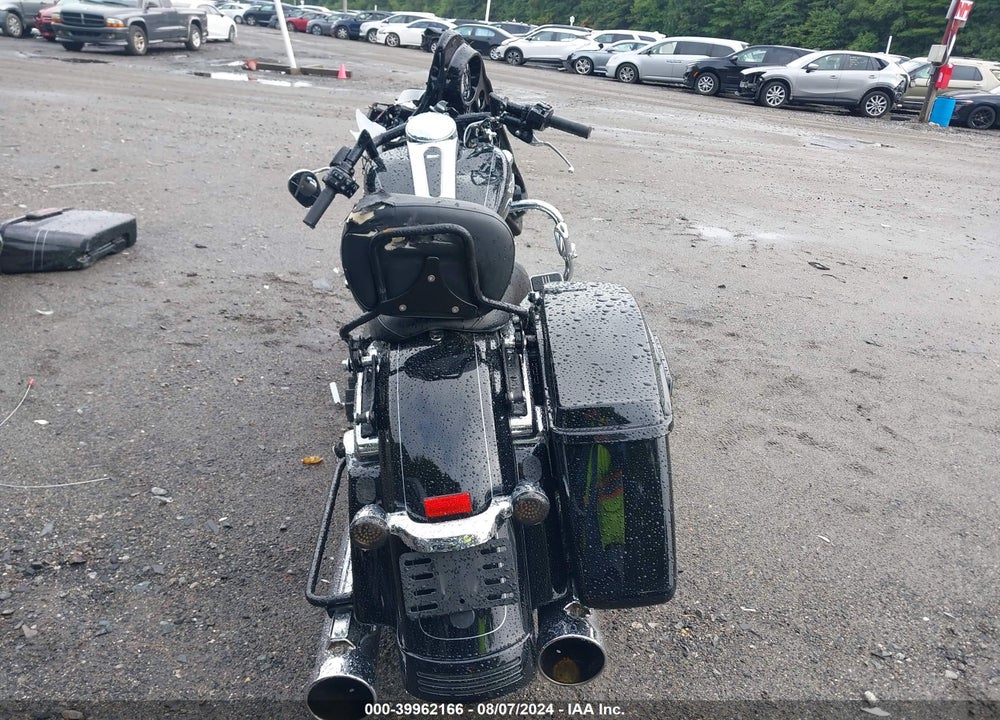 2015 HARLEY-DAVIDSON FLHXS STREET GLIDE SPECIAL VIN: 1HD1KRM15FB680396