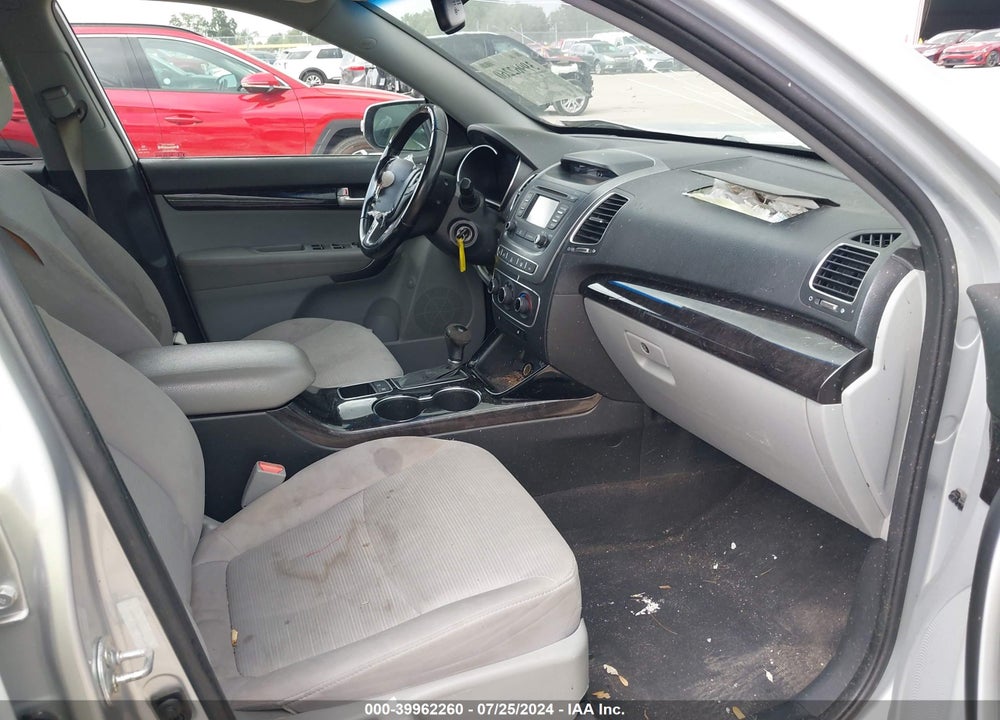 2014 KIA SORENTO LX VIN: 5XYKT3A69EG441678