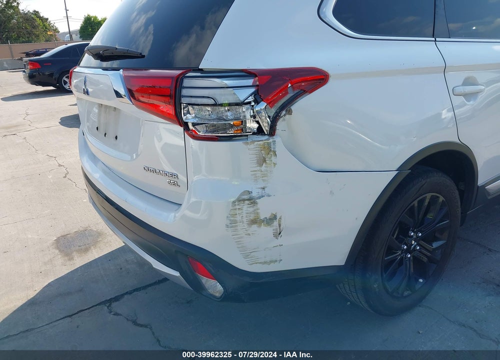 2018 MITSUBISHI OUTLANDER SEL VIN: JA4AD3A35JZ009271