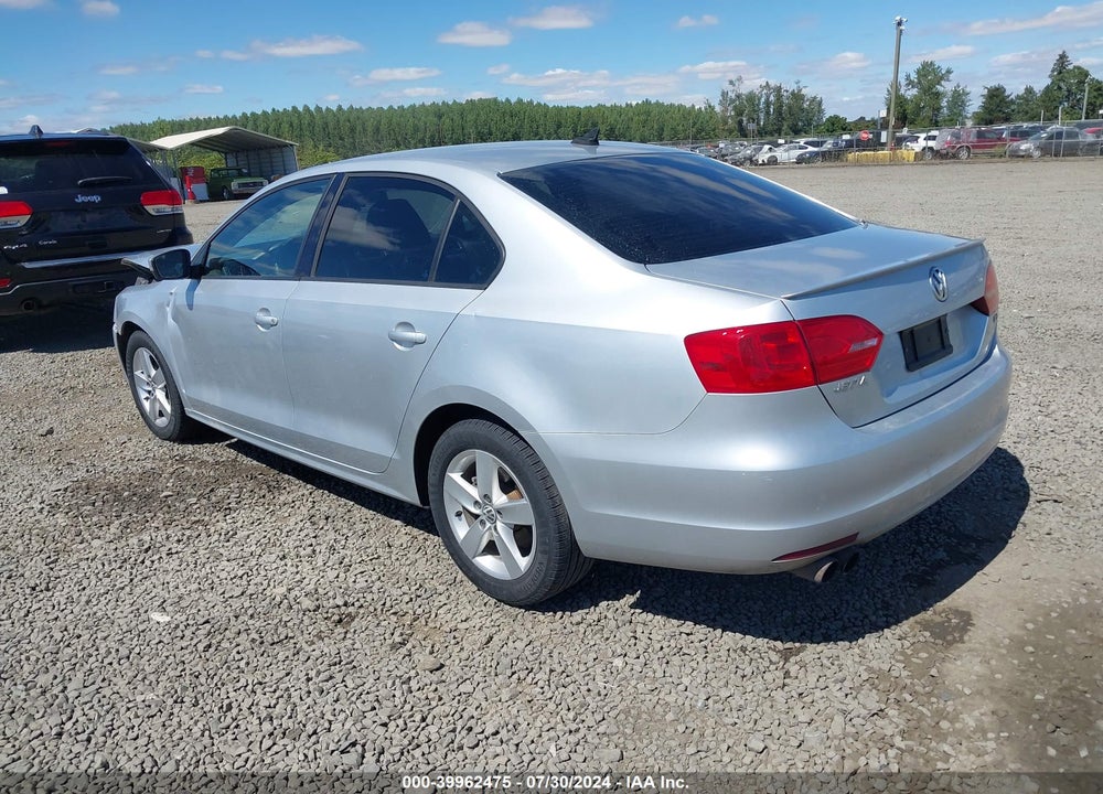 2011 VOLKSWAGEN JETTA 2.0L TDI VIN: 3VWLL7AJ5BM095642