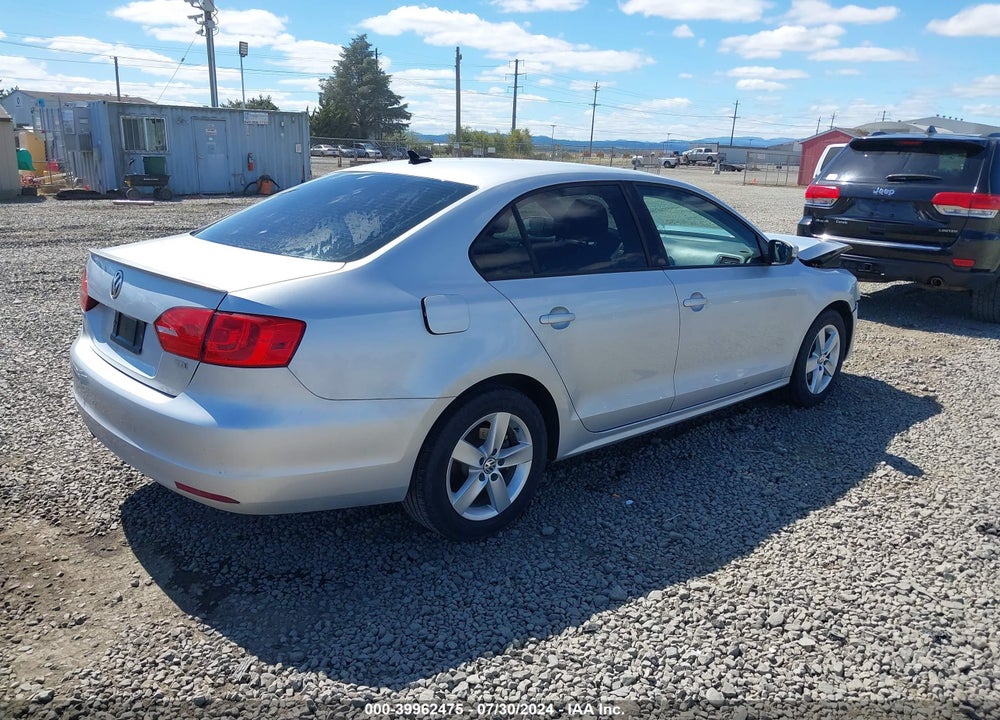 2011 VOLKSWAGEN JETTA 2.0L TDI VIN: 3VWLL7AJ5BM095642