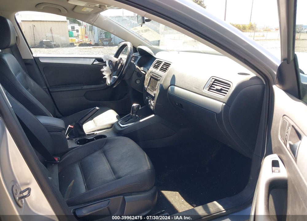 2011 VOLKSWAGEN JETTA 2.0L TDI VIN: 3VWLL7AJ5BM095642