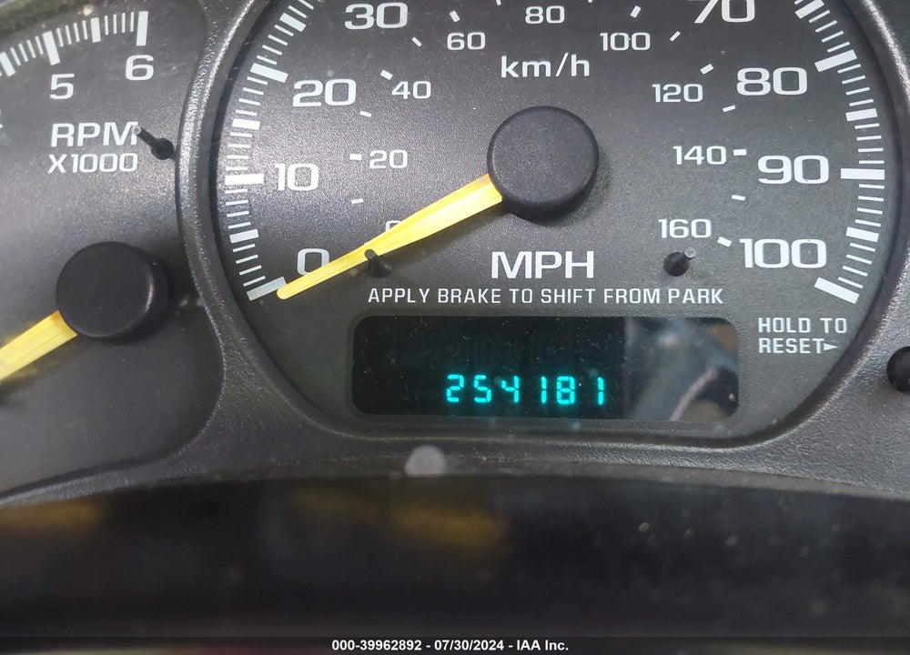 2001 CHEVROLET TAHOE LT VIN: 1GNEC13TX1J121811