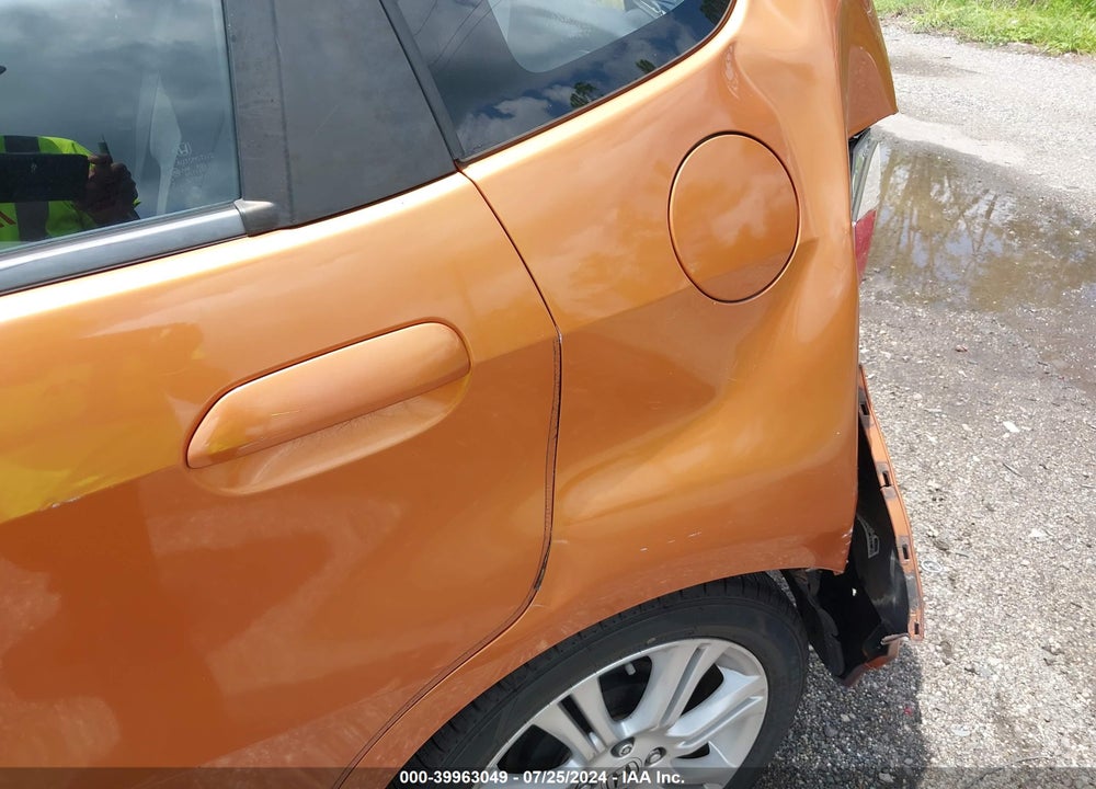 2011 HONDA FIT SPORT VIN: JHMGE8H52BS012297