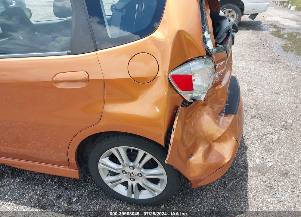2011 HONDA FIT SPORT VIN: JHMGE8H52BS012297