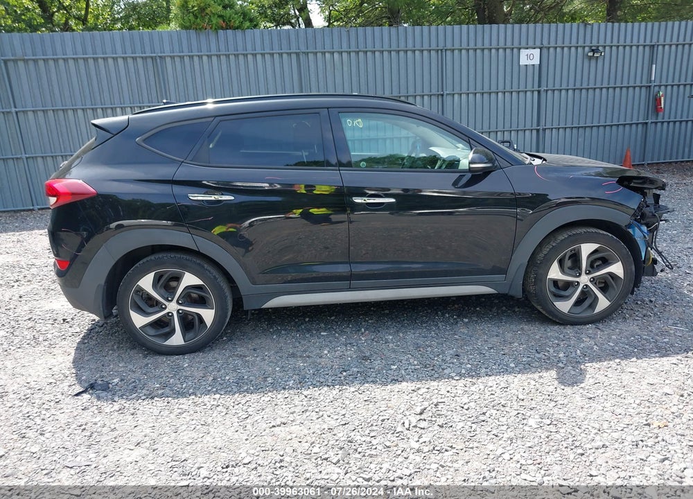 2017 HYUNDAI TUCSON LIMITED VIN: KM8J3CA20HU390644