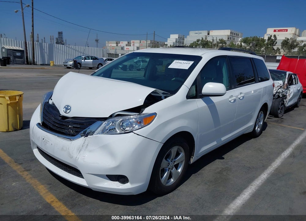 2014 TOYOTA SIENNA LE V6 8 PASSENGER VIN: 5TDKK3DCXES454141