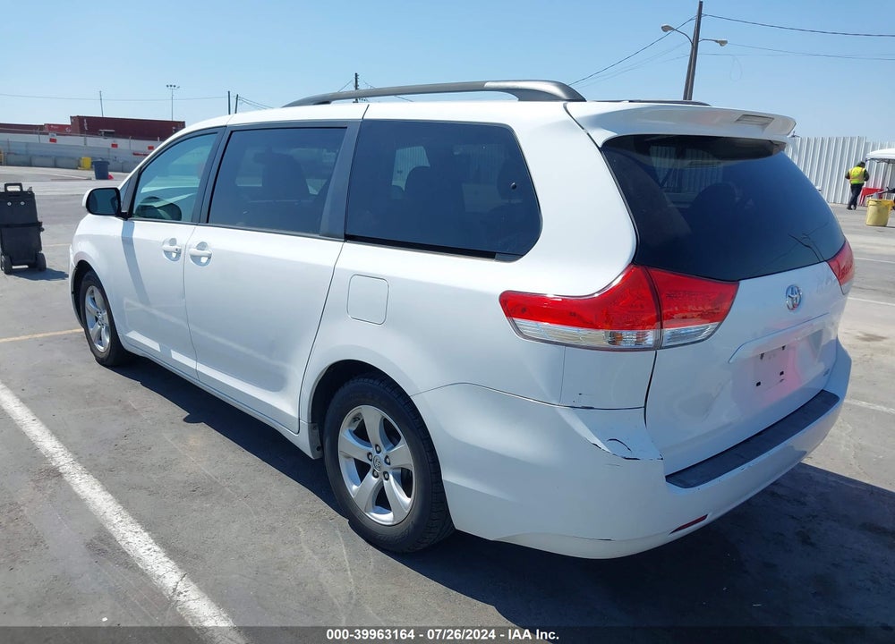 2014 TOYOTA SIENNA LE V6 8 PASSENGER VIN: 5TDKK3DCXES454141