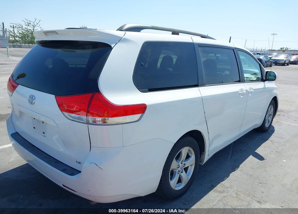 2014 TOYOTA SIENNA LE V6 8 PASSENGER VIN: 5TDKK3DCXES454141
