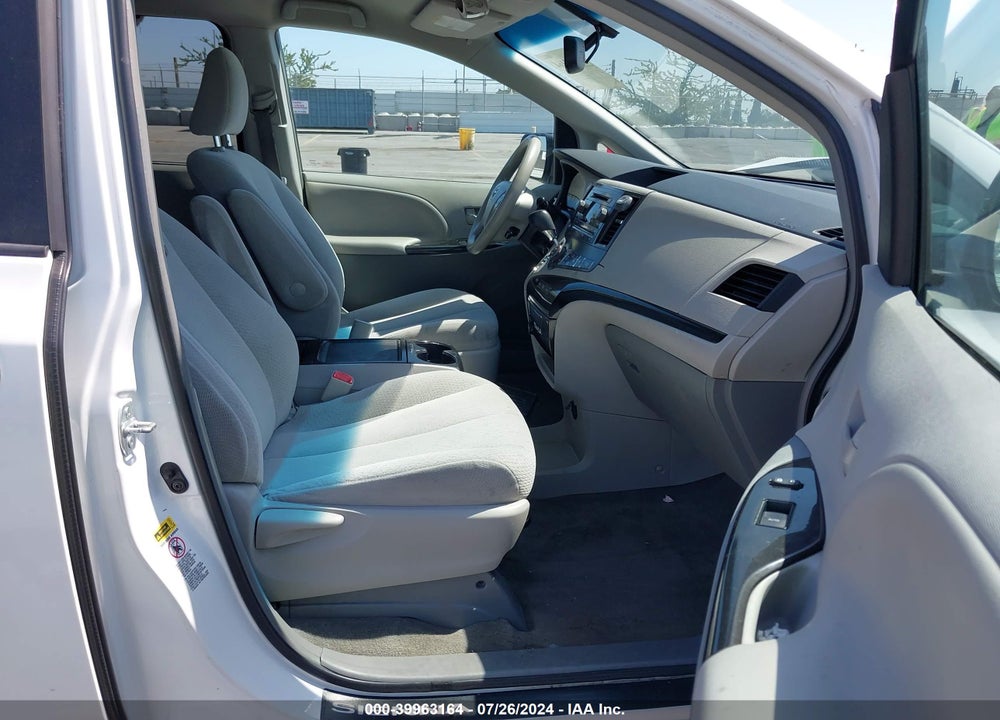 2014 TOYOTA SIENNA LE V6 8 PASSENGER VIN: 5TDKK3DCXES454141