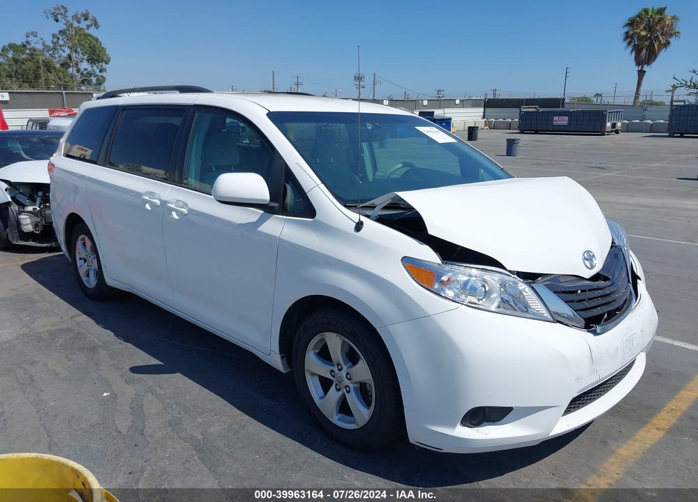 2014 TOYOTA SIENNA LE V6 8 PASSENGER VIN: 5TDKK3DCXES454141