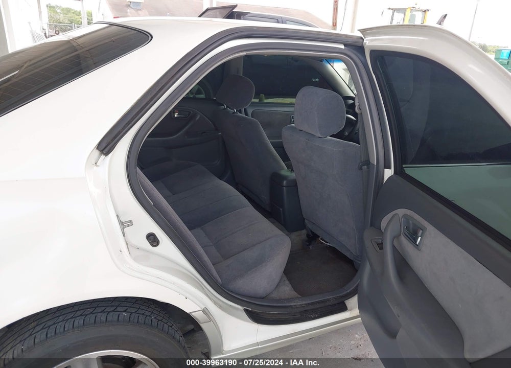 2001 TOYOTA CAMRY LE VIN: JT2BG22K610546147