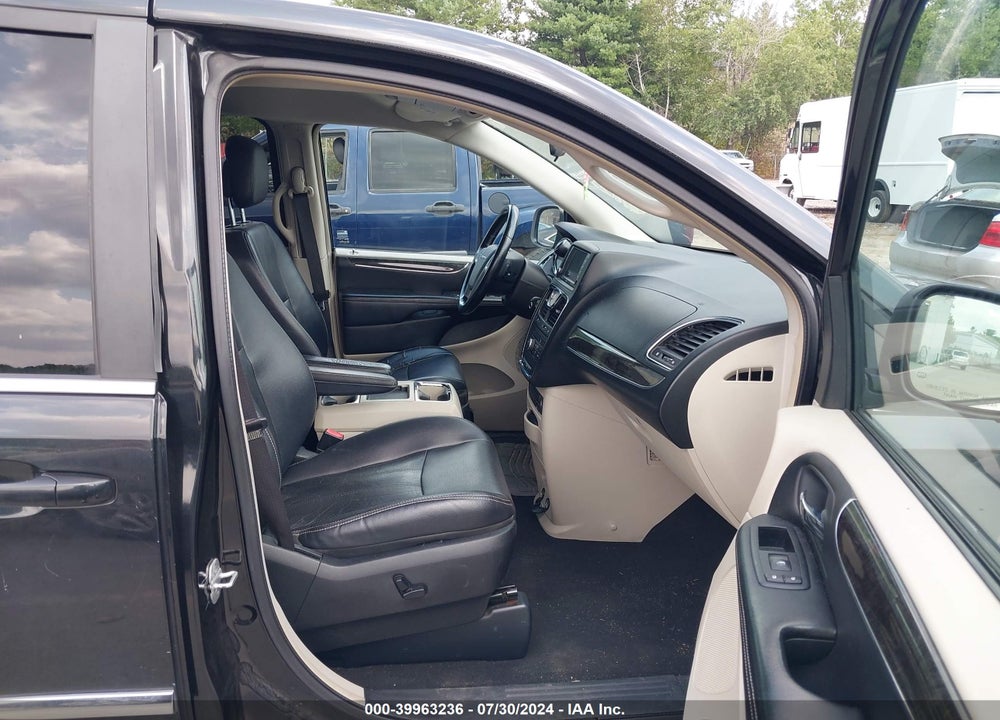 2011 CHRYSLER TOWN & COUNTRY TOURING-L VIN: 2A4RR8DG8BR666755