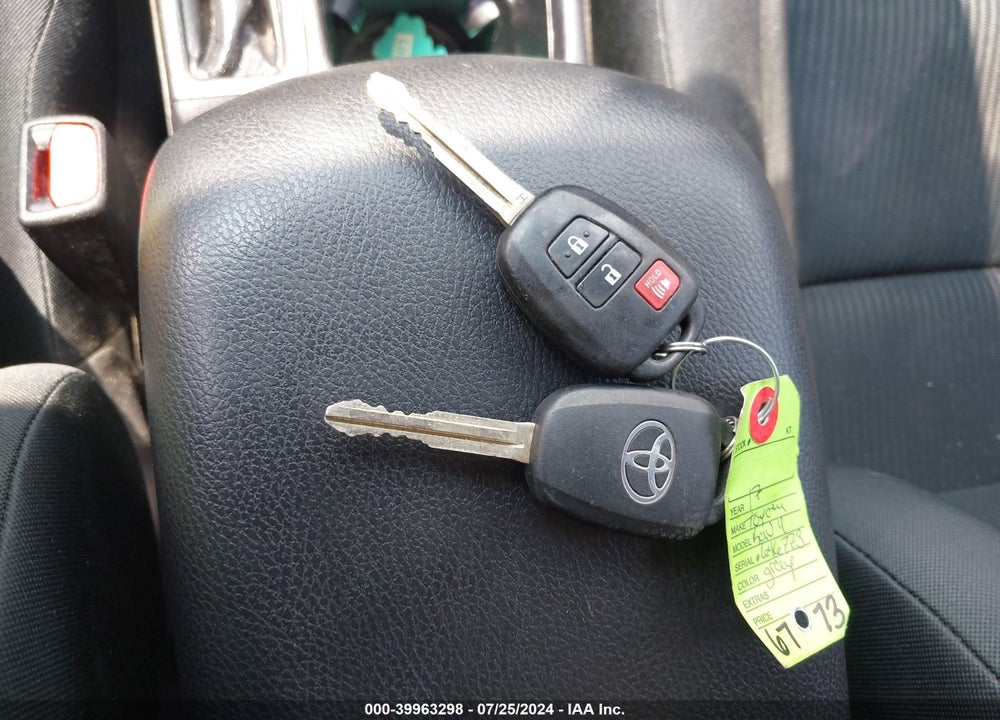 2017 TOYOTA RAV4 LE VIN: 2T3BFREV7HW646773