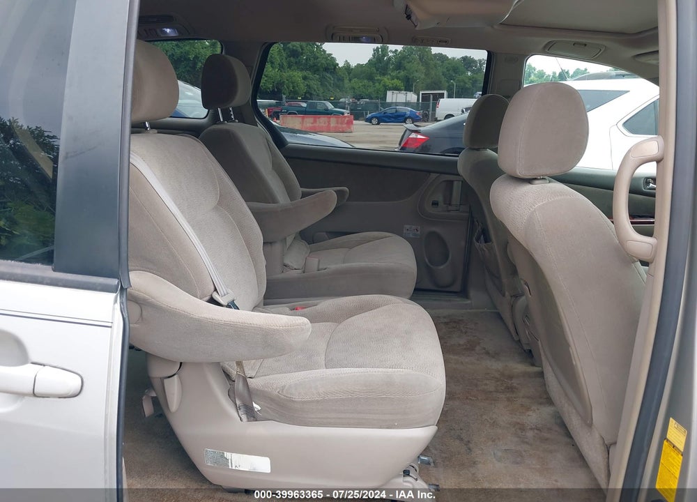 2005 TOYOTA SIENNA XLE VIN: 5TDZA22C25S277289