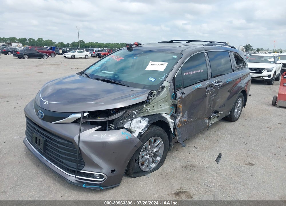2022 TOYOTA SIENNA XLE VIN: 5TDYRKEC8NS107129