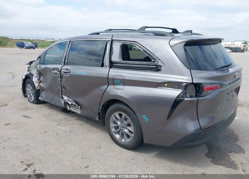 2022 TOYOTA SIENNA XLE VIN: 5TDYRKEC8NS107129