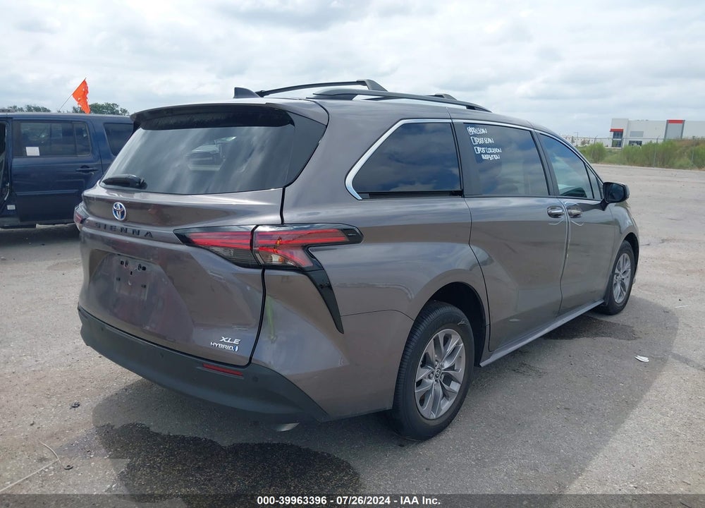 2022 TOYOTA SIENNA XLE VIN: 5TDYRKEC8NS107129