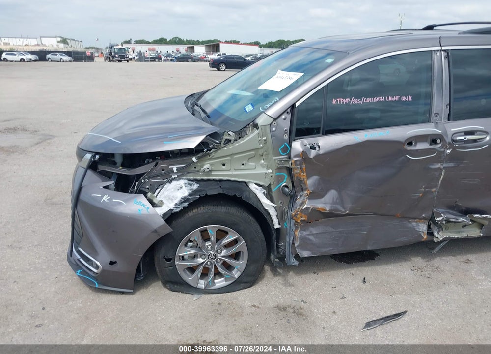 2022 TOYOTA SIENNA XLE VIN: 5TDYRKEC8NS107129