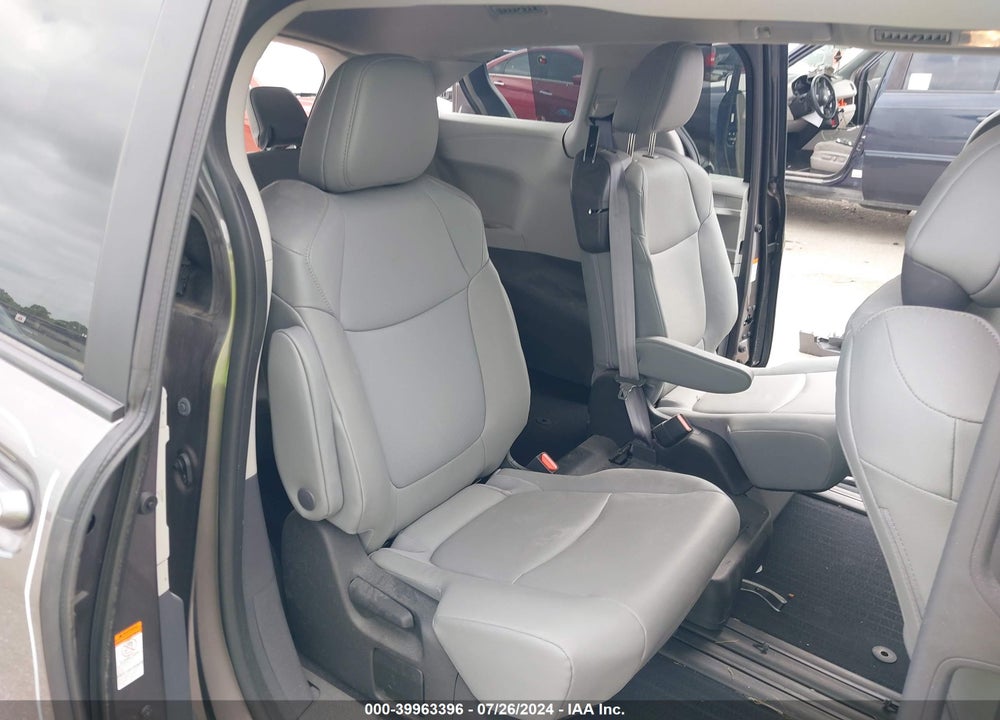 2022 TOYOTA SIENNA XLE VIN: 5TDYRKEC8NS107129