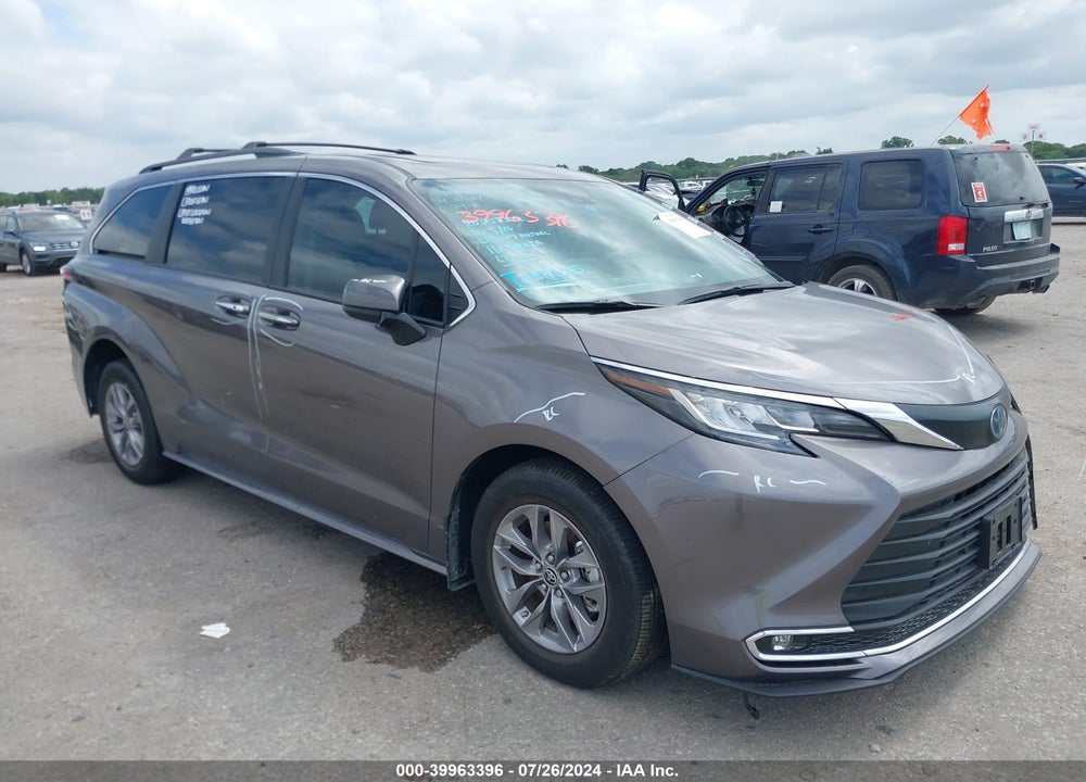 2022 TOYOTA SIENNA XLE VIN: 5TDYRKEC8NS107129