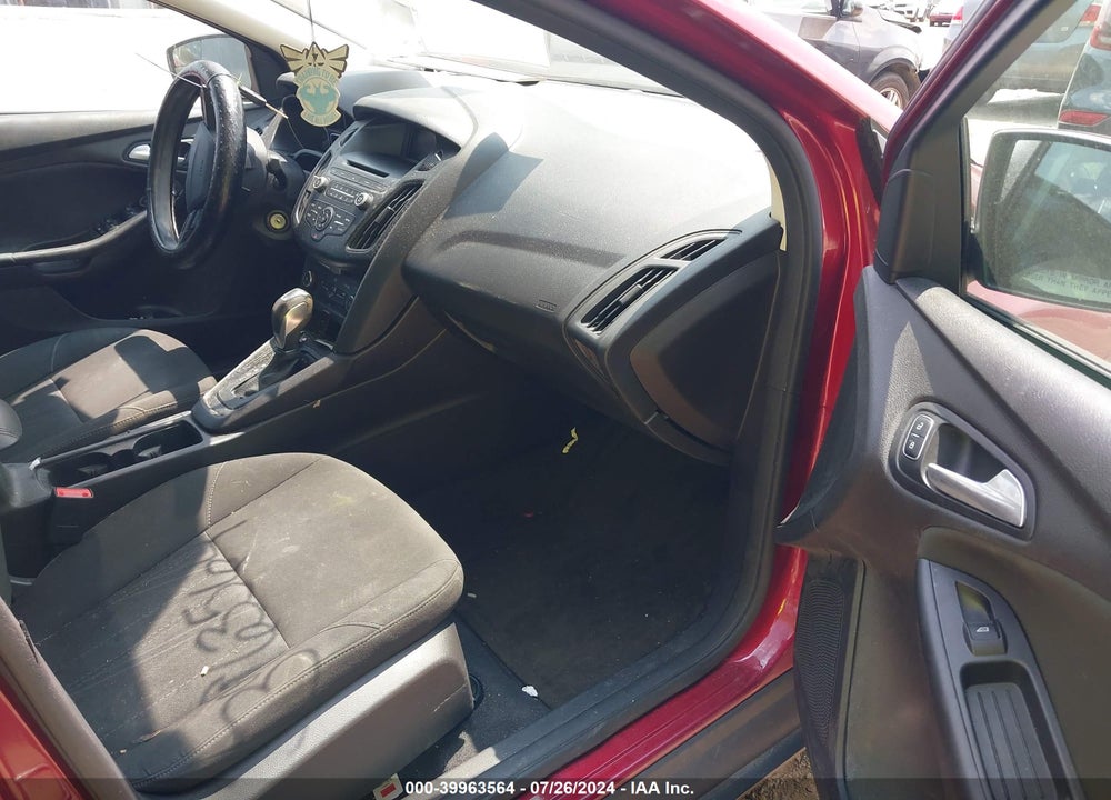 2015 FORD FOCUS SE VIN: 1FADP3F28FL383755