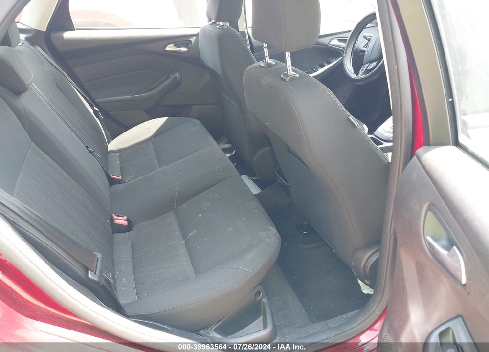2015 FORD FOCUS SE VIN: 1FADP3F28FL383755