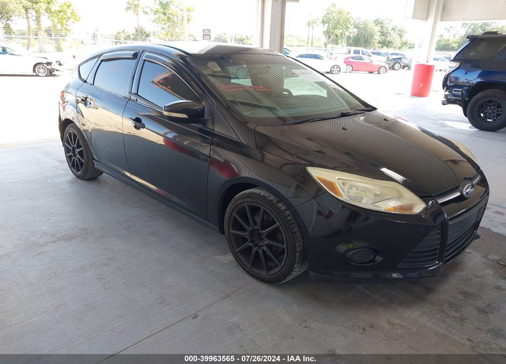 2014 FORD FOCUS SE VIN: 1FADP3K27EL104400