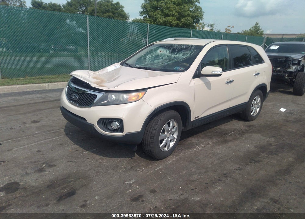 2011 KIA SORENTO LX VIN: 5XYKTCA10BG171997