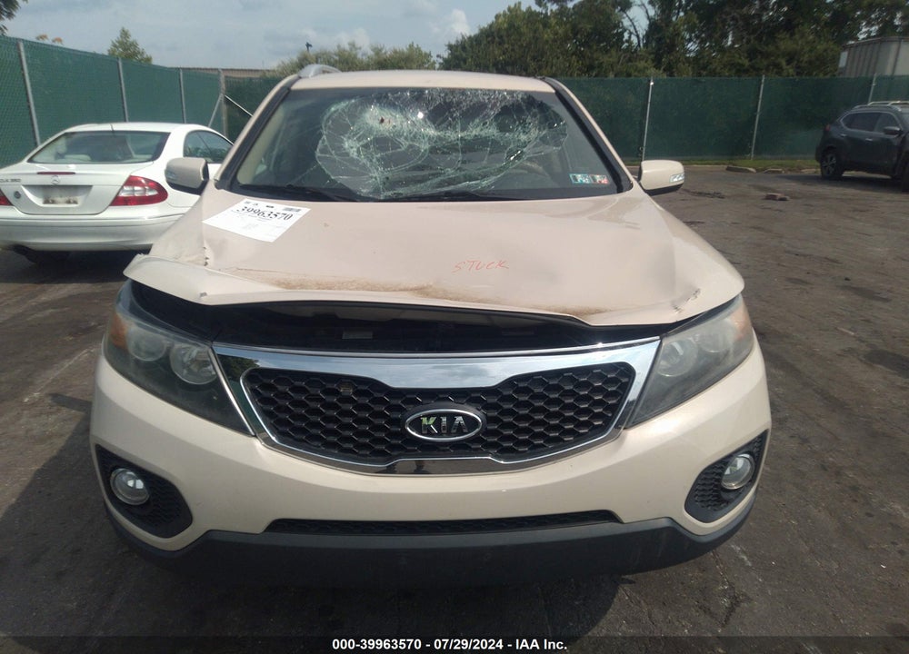 2011 KIA SORENTO LX VIN: 5XYKTCA10BG171997