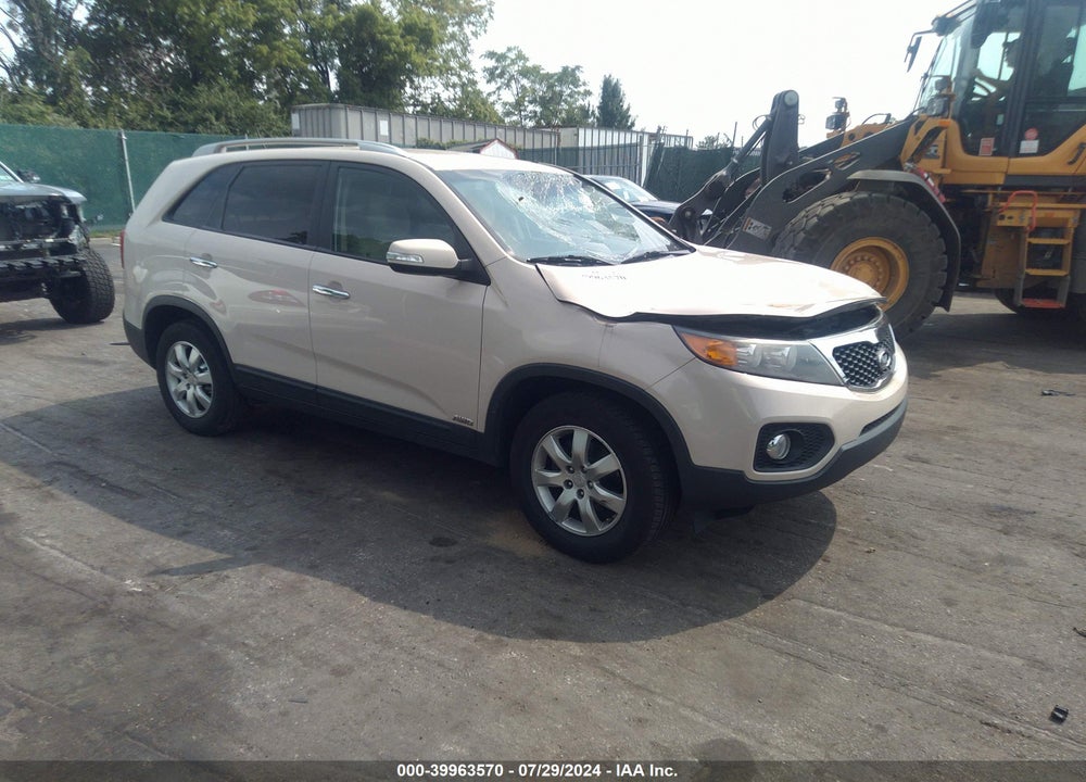 2011 KIA SORENTO LX VIN: 5XYKTCA10BG171997