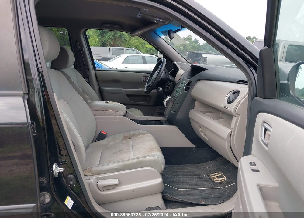 2010 HONDA PILOT LX VIN: 5FNYF3H21AB005946