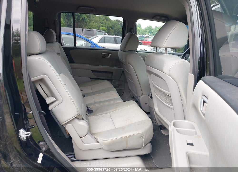 2010 HONDA PILOT LX VIN: 5FNYF3H21AB005946