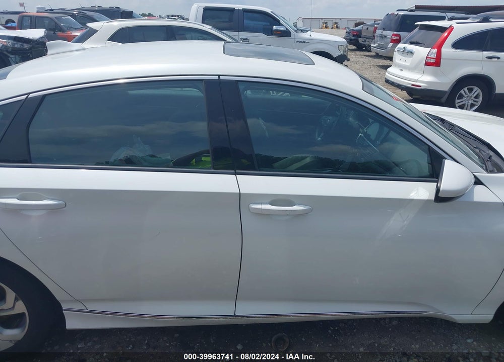2018 HONDA ACCORD VIN: 1HGCV1F49JA010151